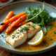 Filet de poisson blanc avec légumes rôtis et sauce aux herbes