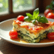 Tranche de lasagne de courgette avec basilic frais